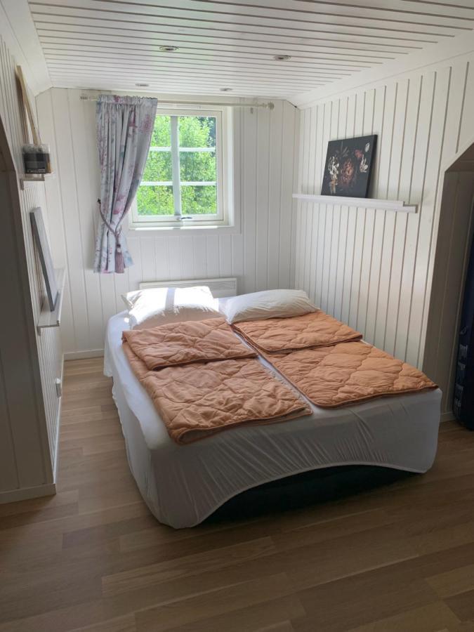 Sjarmerende Gjestehus Med Stor Hage I Sandvika Exterior foto